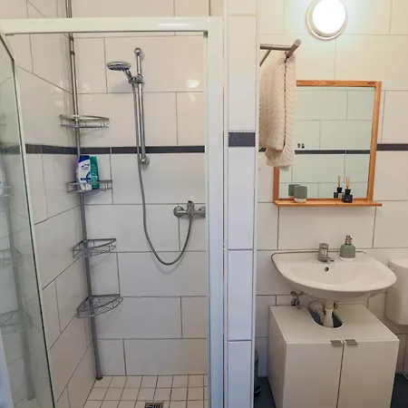 Zentrale Lage Naehe Duesseldorf Airport, Messe Apartment *