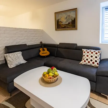 Zentrale Lage Naehe Duesseldorf Airport, Messe Apartment